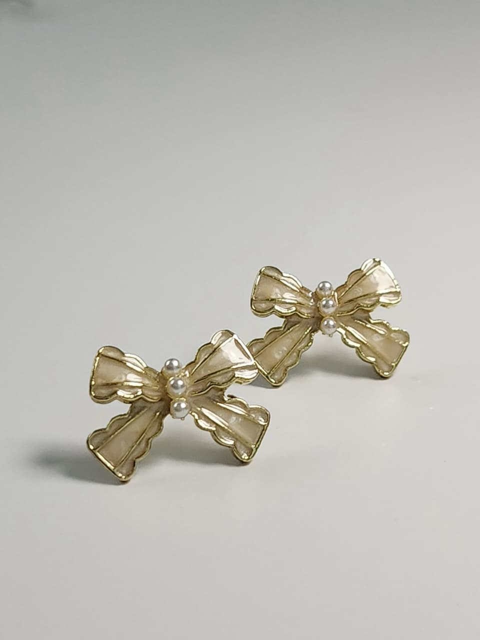 Elegant Gold Bow Hair Clip with Pearl Accents | Minimalist Hair Barrette